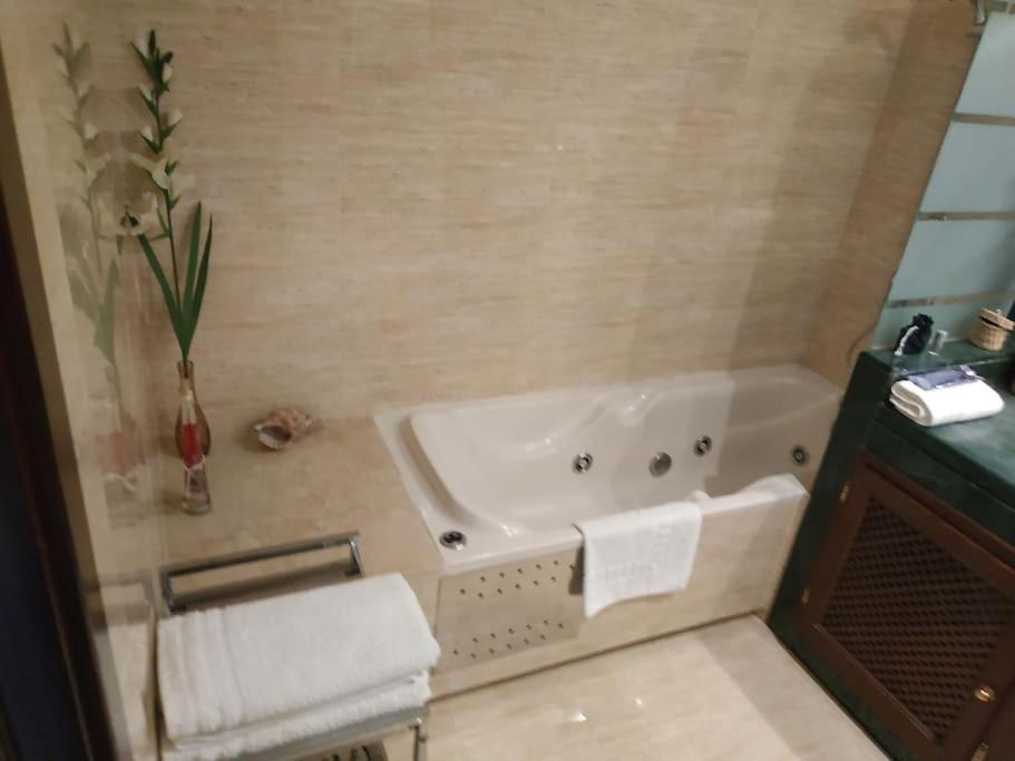 Luxury Apartment With Sea Views, Golf, Gym, Spa, 7 Pools Ojen Exterior photo