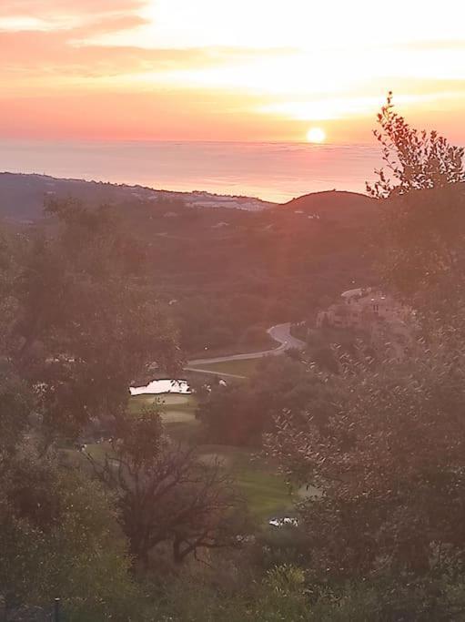Luxury Apartment With Sea Views, Golf, Gym, Spa, 7 Pools Ojen Exterior photo