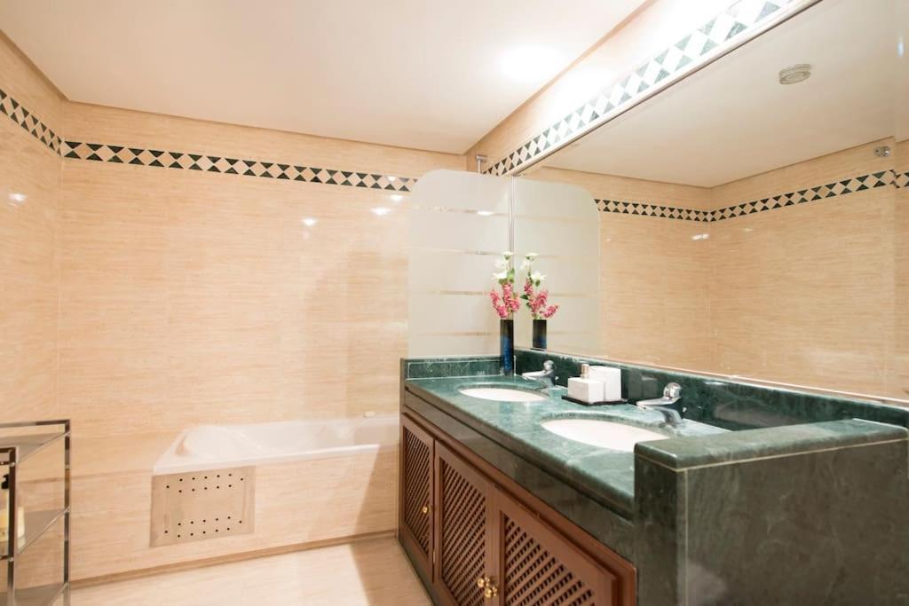 Luxury Apartment With Sea Views, Golf, Gym, Spa, 7 Pools Ojen Exterior photo