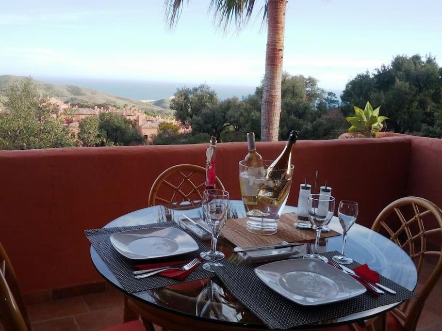 Luxury Apartment With Sea Views, Golf, Gym, Spa, 7 Pools Ojen Exterior photo